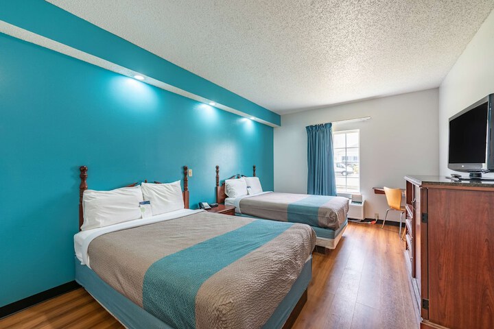 Room 15 of 33