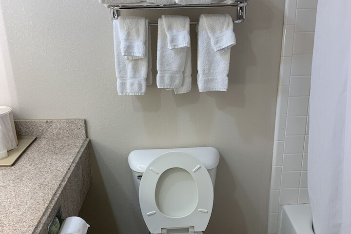 Room 25 of 38