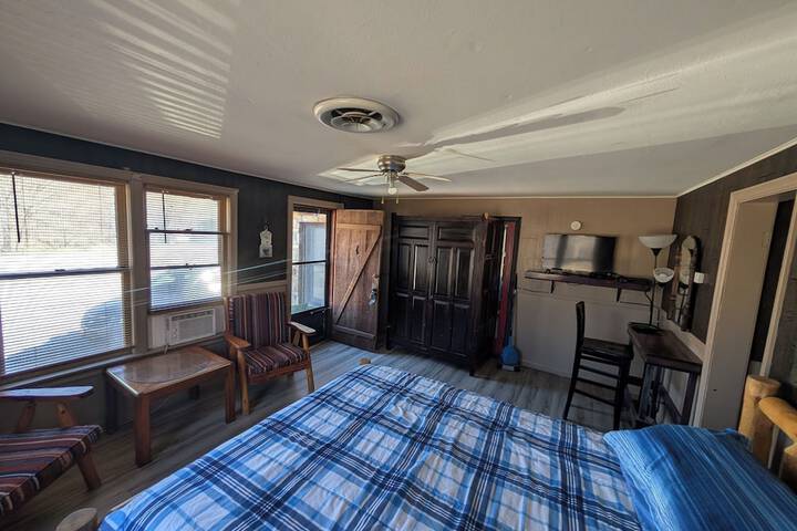 Cedarvale Cabins at Turner Falls