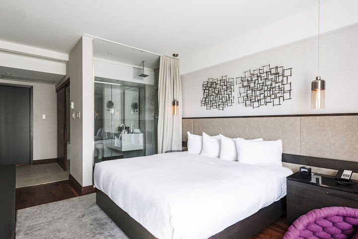 Room 54 of 85