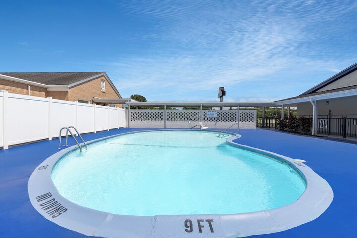 Pool 4 of 17
