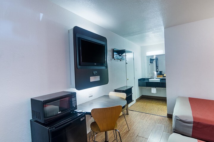 Room 9 of 40