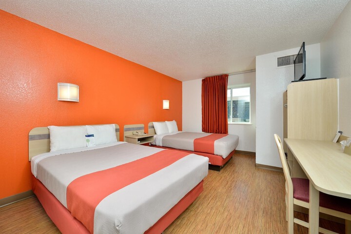 Room 17 of 27