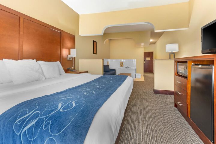 Comfort Suites Findlay I-75 near Sports Complex
