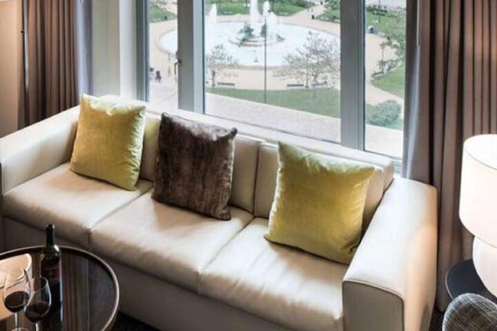 The Logan Philadelphia Curio Collection by Hilton