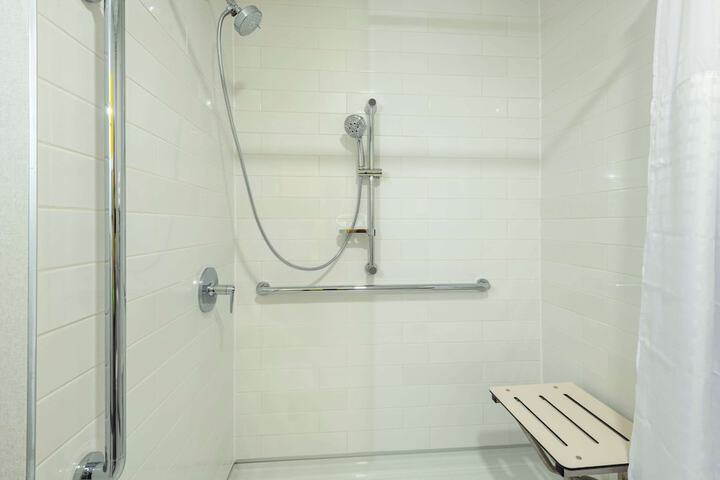 Room 8 of 25