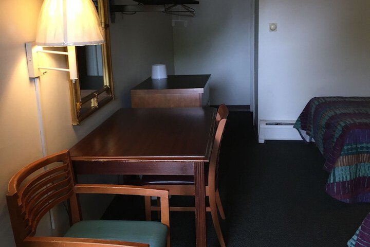 Room 16 of 19