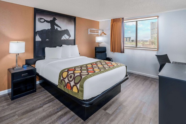 Room 16 of 28