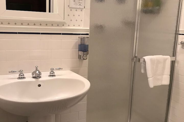 Room 25 of 53