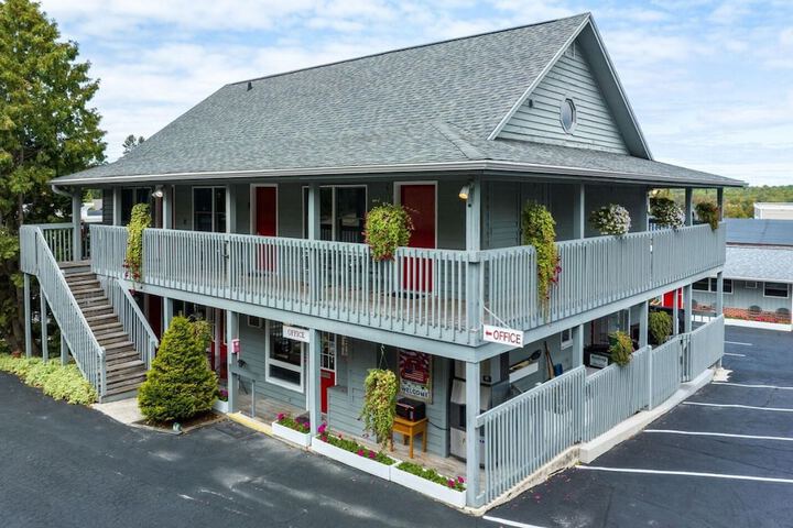 DownTown Inn
