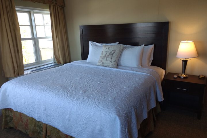 Harbor House Inn