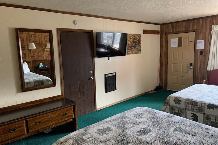 Room 6 of 12