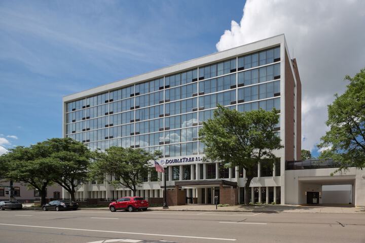 Hotel 5 of 52