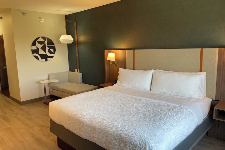 Room 16 of 44
