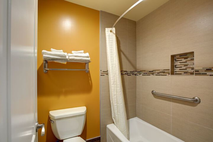 Ontario Inn & Suites