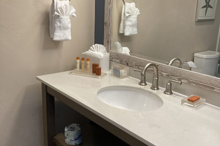 Sand Pebbles Inn