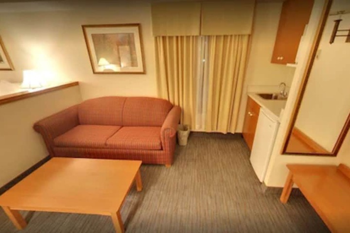 Room 32 of 77