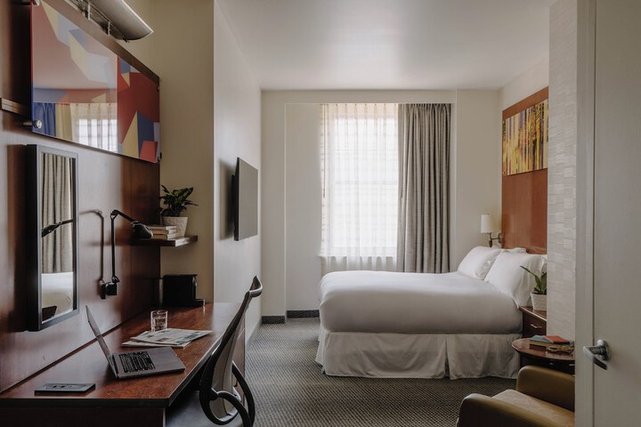 Room 32 of 38