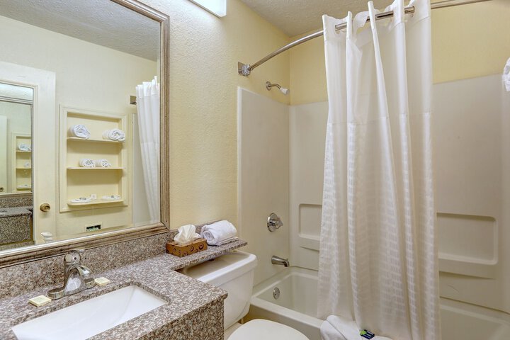 Room 13 of 25