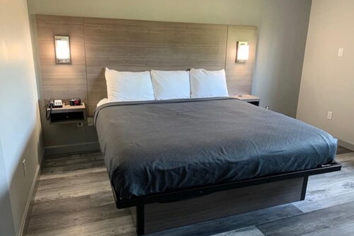 Room 14 of 26
