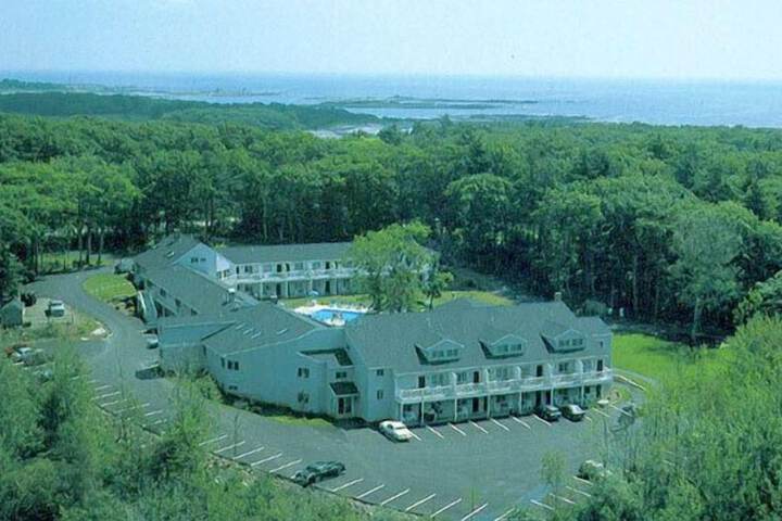 The Rhumb Line Resort