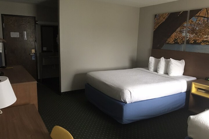 Room 11 of 19