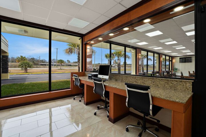 Business Center 44 of 44