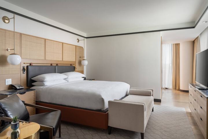 Room 32 of 70