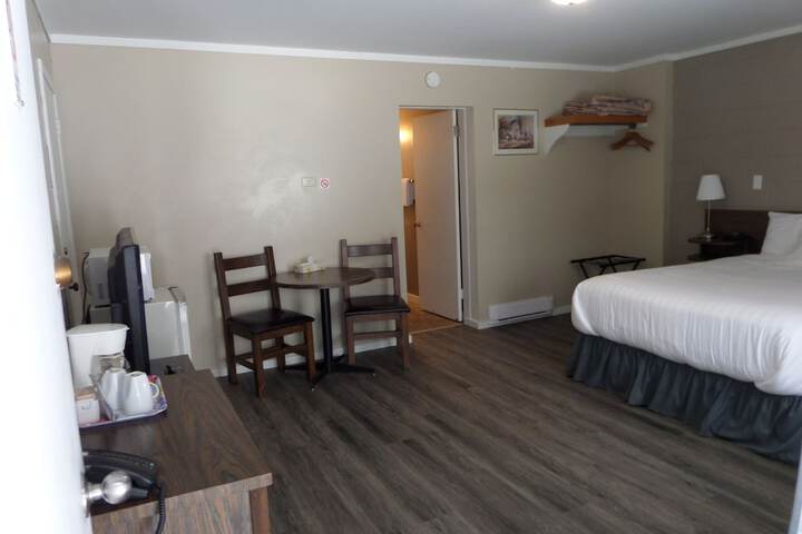 Ray Lyn Motel