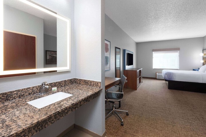 AmericInn by Wyndham Grinnell