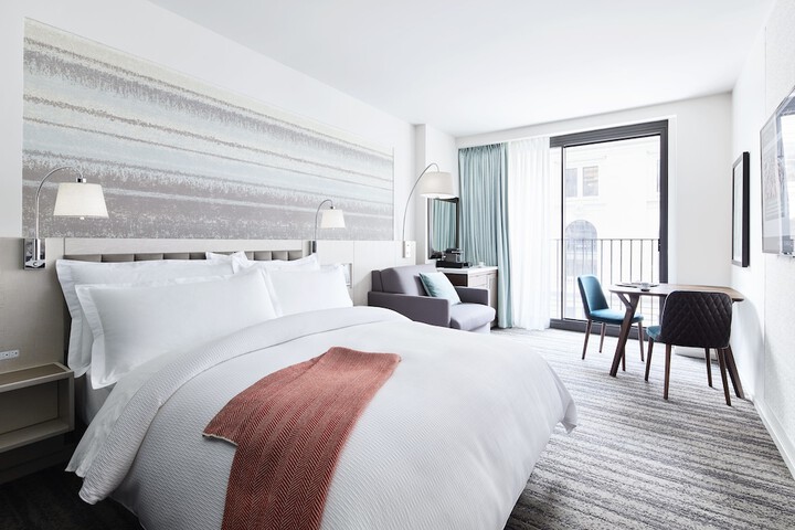 Room 33 of 62