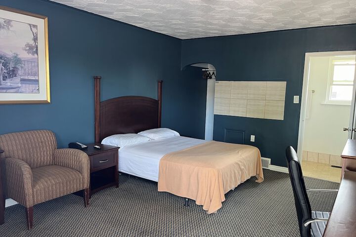 Room 10 of 16
