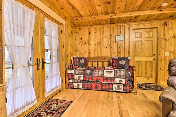 Breathtaking Mountain Views: Cullowhee Cabin!