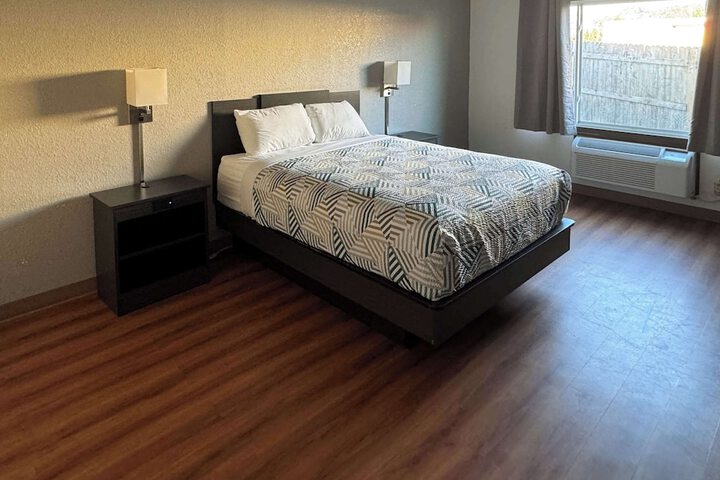 Room 14 of 28