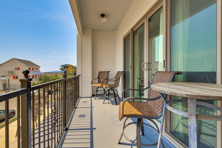 Downtown Bay St. Louis Condo - Walk to Beach!