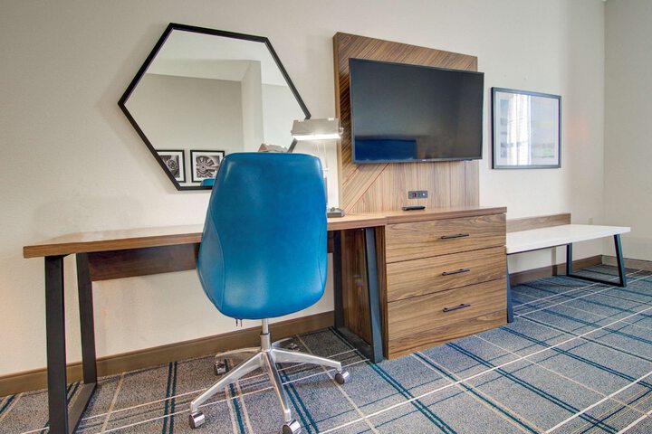 Room 32 of 59