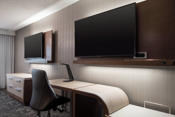 Room 14 of 36