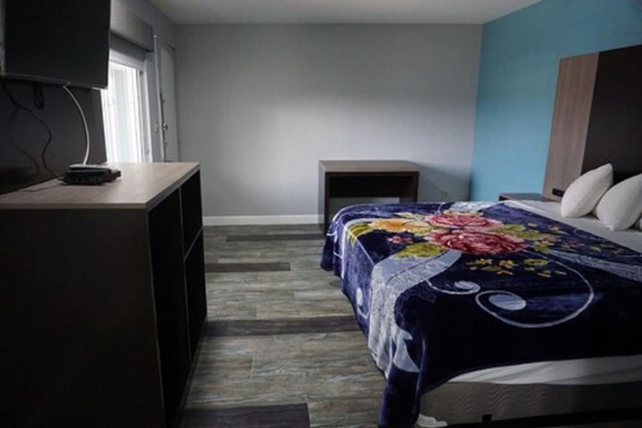 Room 9 of 11