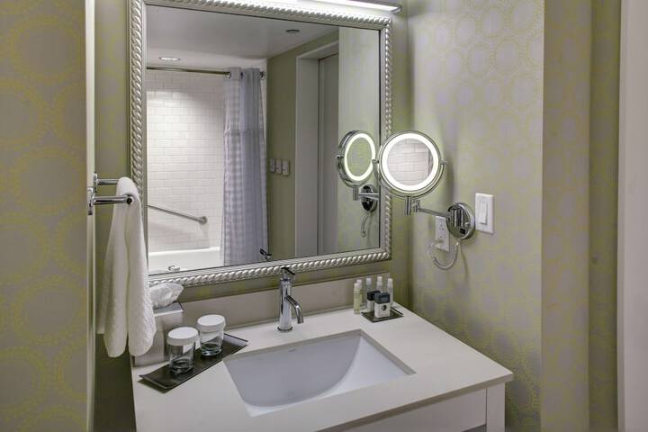 DoubleTree by Hilton Hotel Biloxi