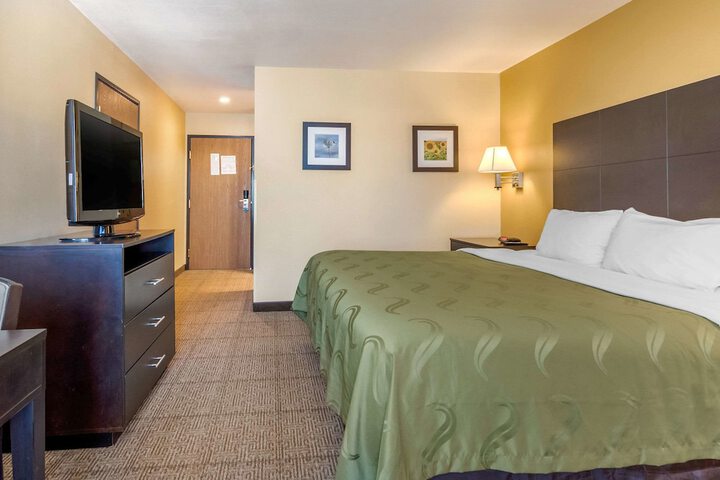 Room 9 of 37