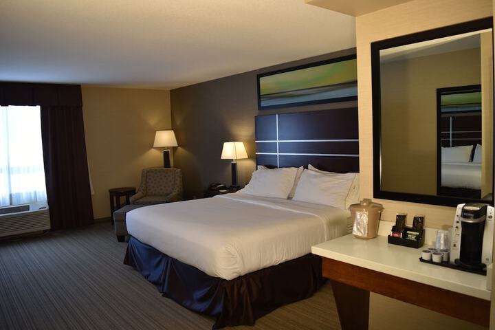 Room 33 of 59