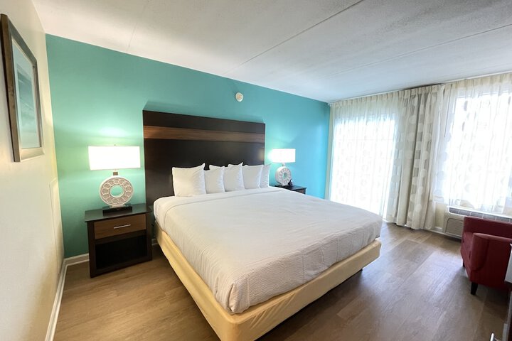 Room 17 of 27