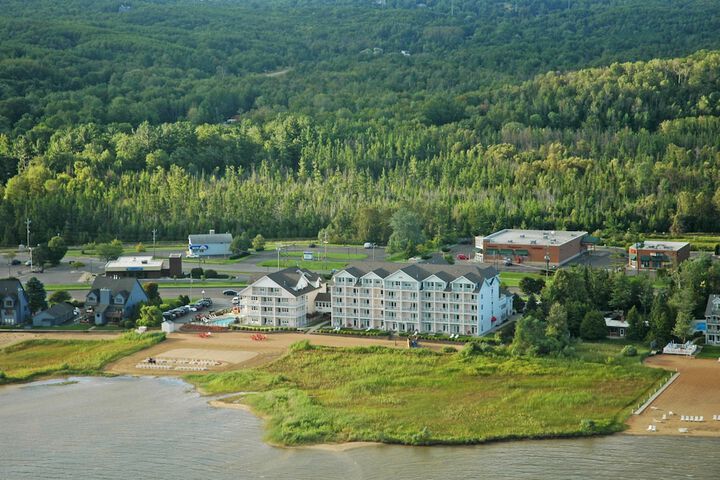 Cherry Tree Inn & Suites