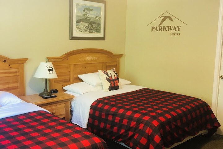 Parkway Motel