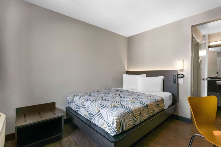 Room 25 of 26