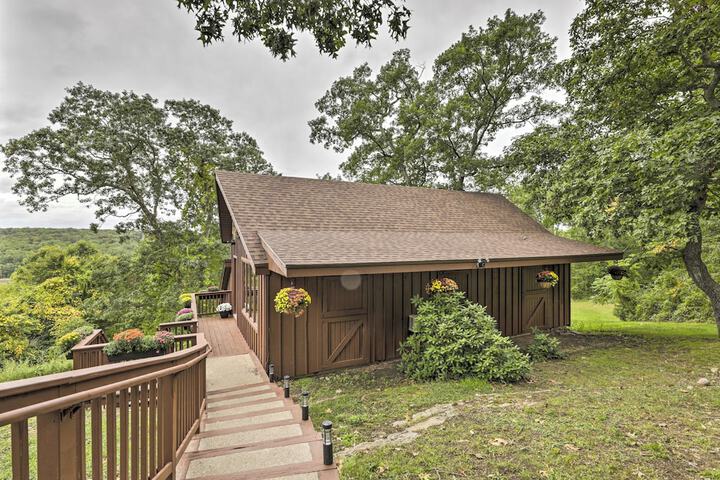 Private Guest House w / Deck + Spectacular Views!