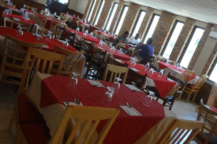 Dining 44 of 46