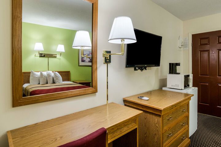 Room 12 of 32