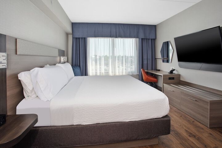 Holiday Inn Express & Suites Kingston Central by IHG