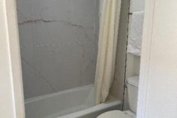 Room 5 of 6